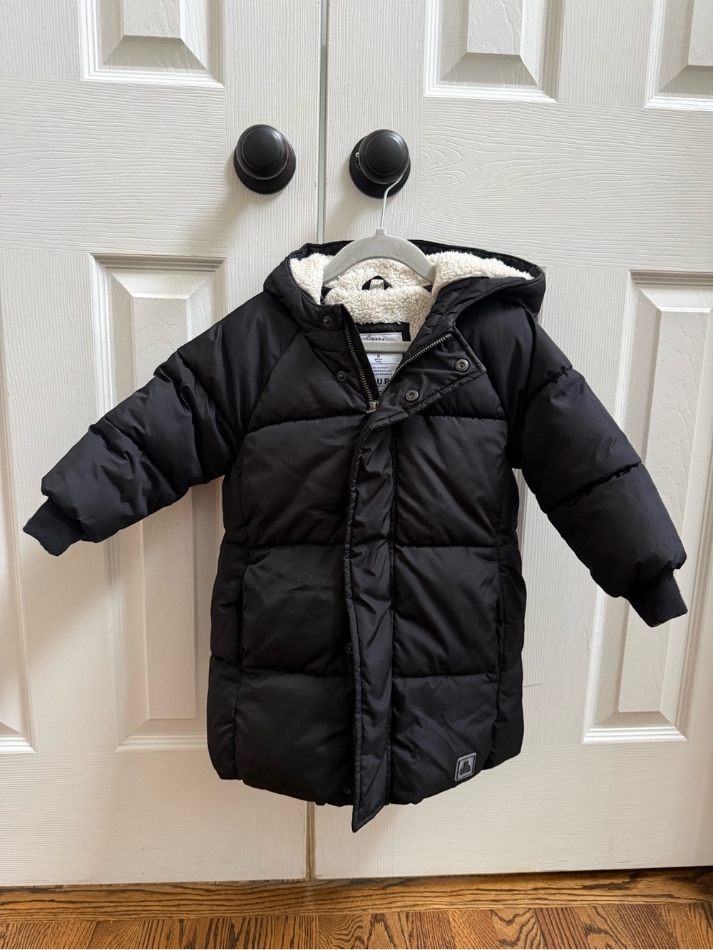GAP kids Black Puffer Winter Coat with Sherpa-Lined Hood 3T